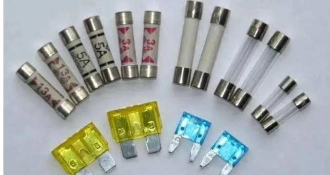 保险丝的功能、材料和特性以及使用注意事项